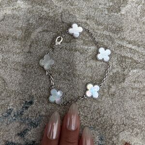 Luxury 5 Motifs Clover Pearly Bracelet